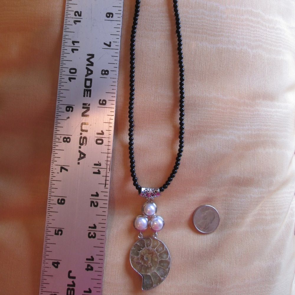 Fossil Ammonite Shell And Pearls Onyx Necklace - image 1